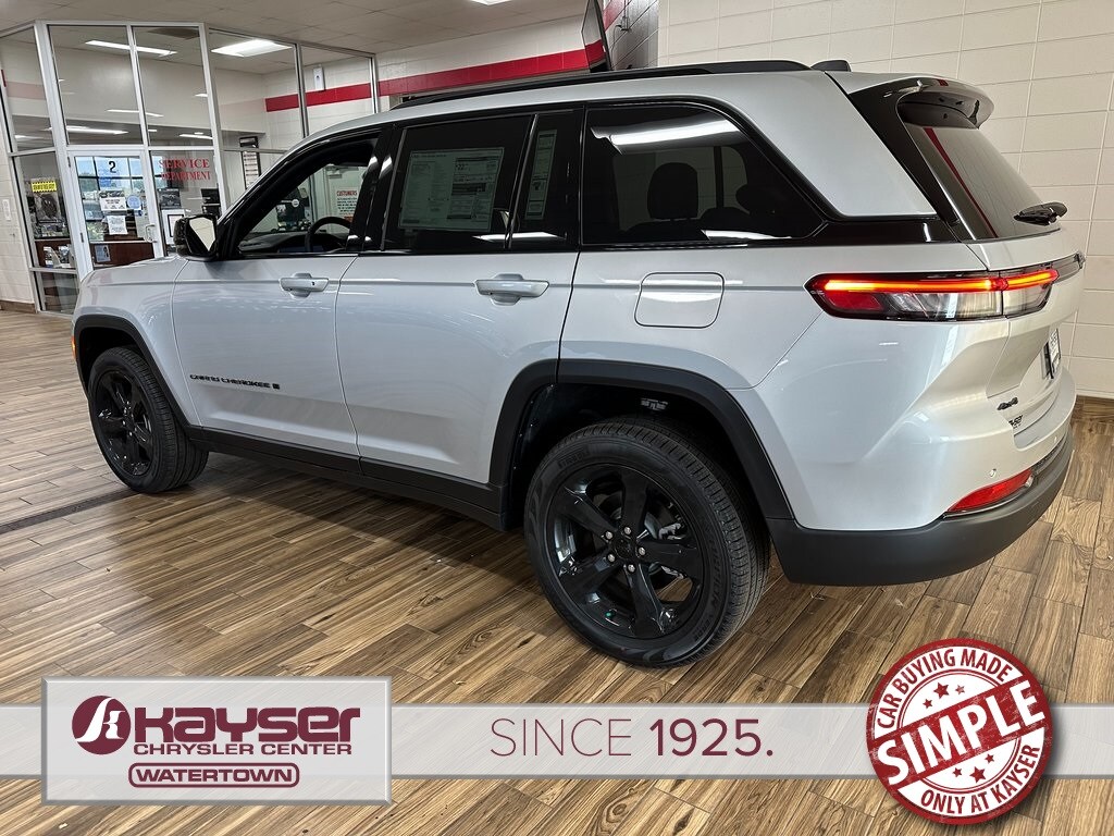 2025 Jeep Grand Cherokee Limited photo 2