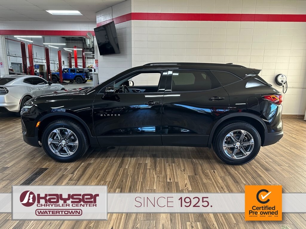 2023 Chevrolet Blazer 3LT photo 2