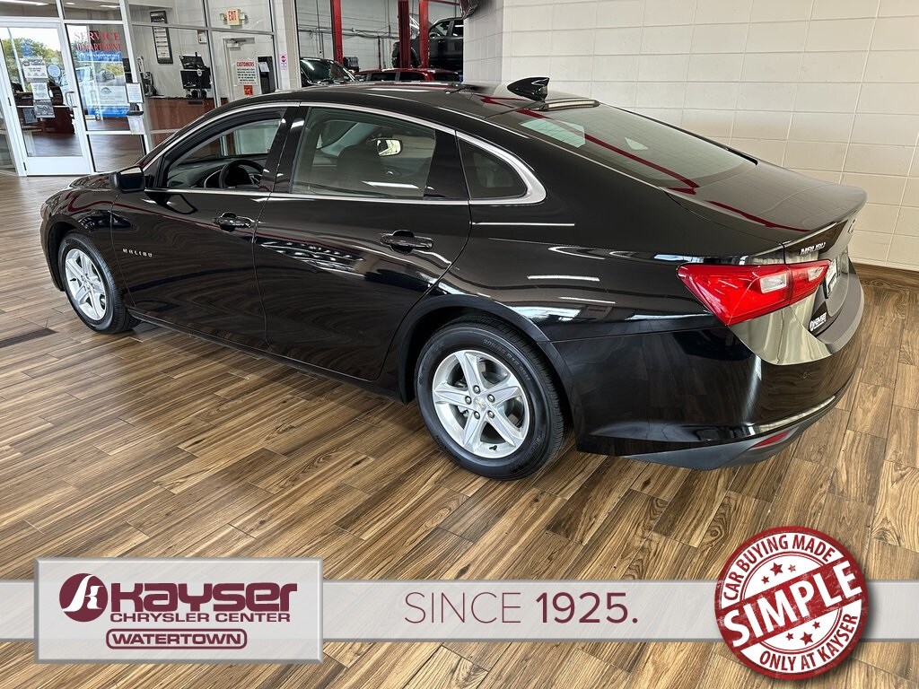 2024 Chevrolet Malibu 1LT photo 3