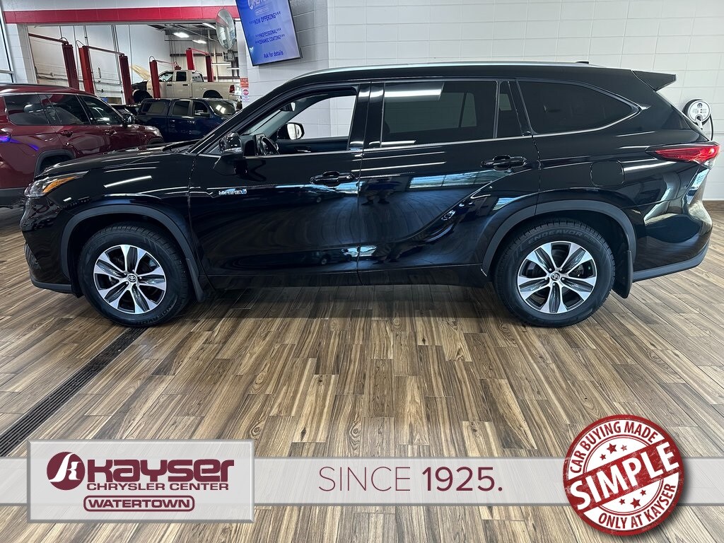 2020 Toyota Highlander Hybrid XLE photo 2