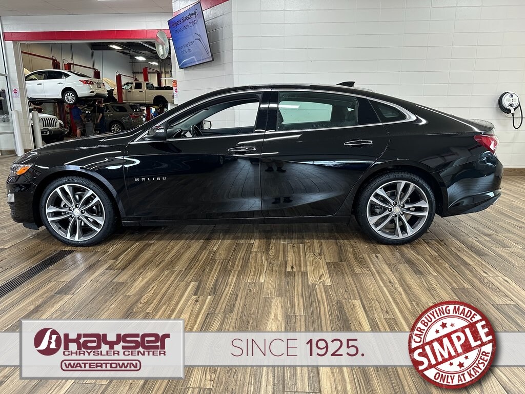 2021 Chevrolet Malibu Premier photo 2