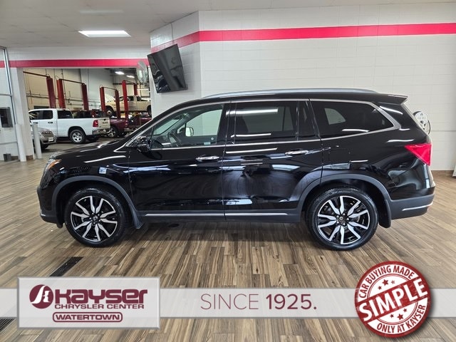 Used 2020 Honda Pilot Touring with VIN 5FNYF6H9XLB017093 for sale in Watertown, WI