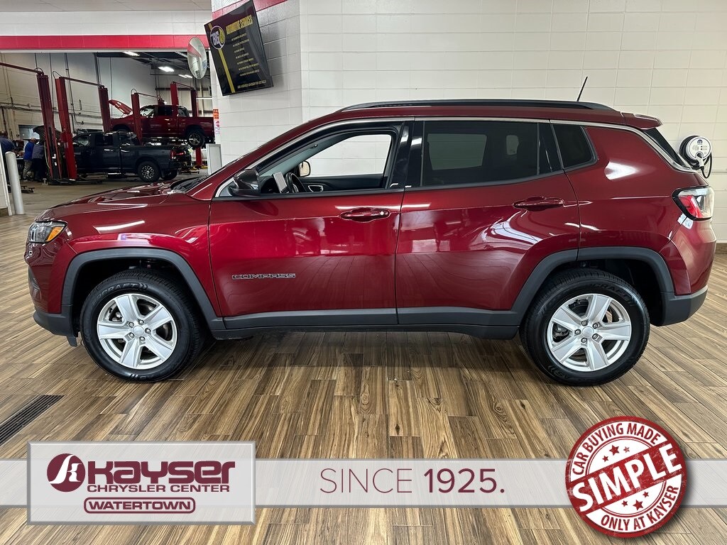 2022 Jeep Compass Latitude photo 2