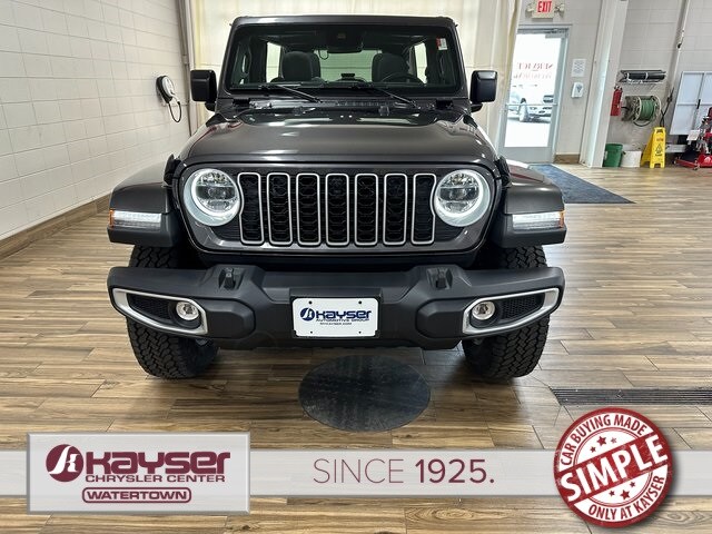 2025 Jeep Wrangler Sahara photo 2
