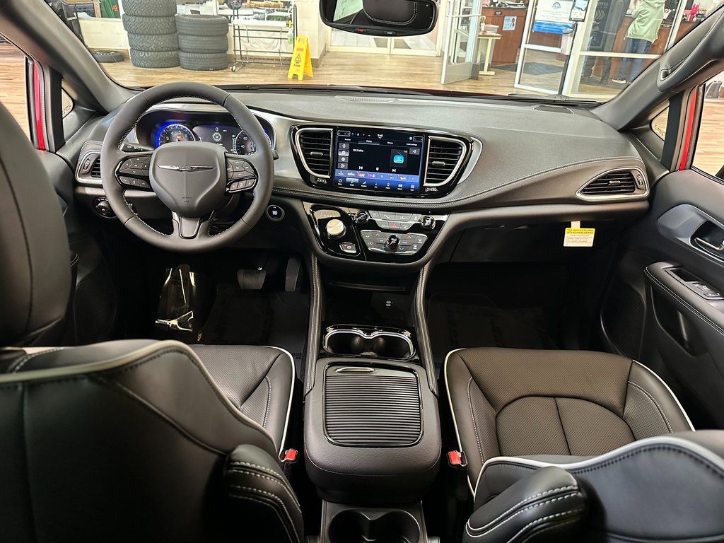 2026 Chrysler Pacifica Limited - Photo 12