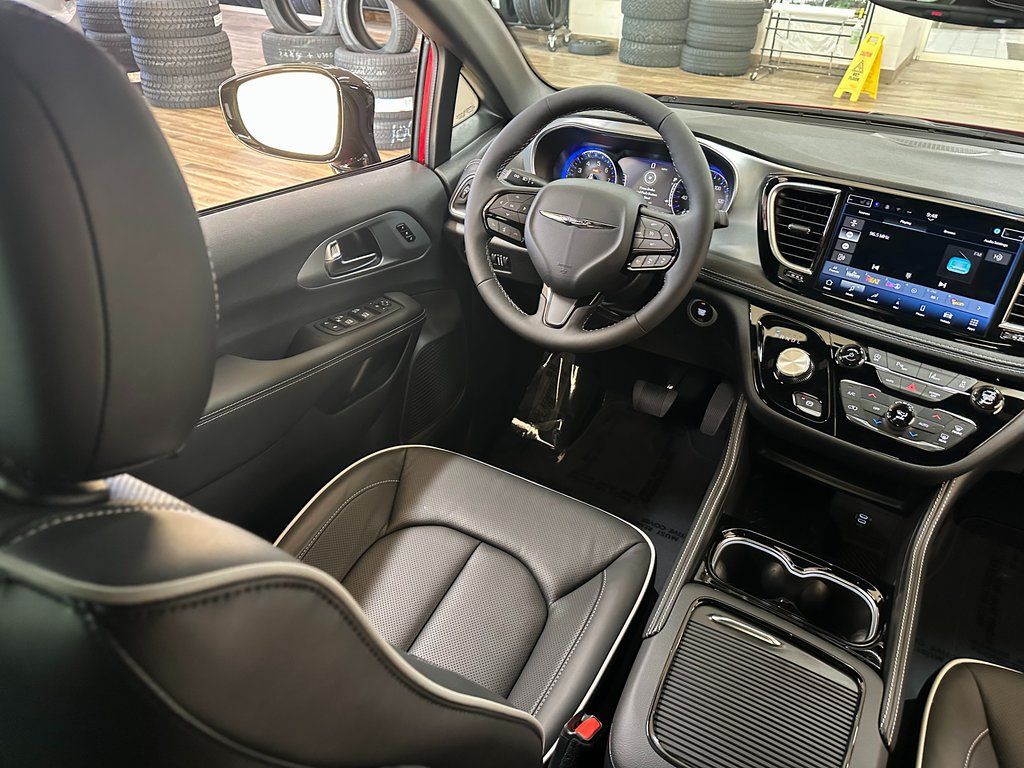 2026 Chrysler Pacifica Limited - Photo 14