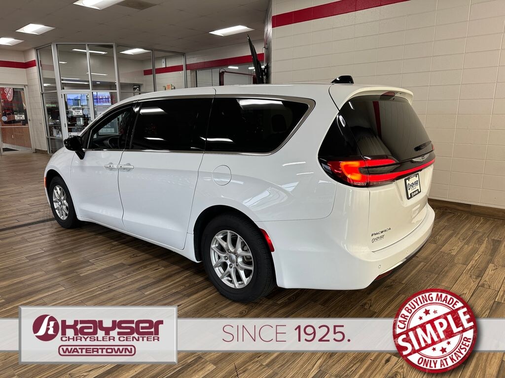 Certified 2025 Chrysler Pacifica Select Van Passenger Van