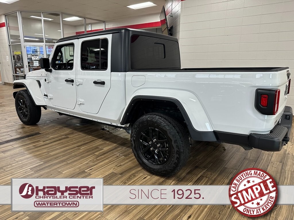 2021 Jeep Gladiator Sport photo 3