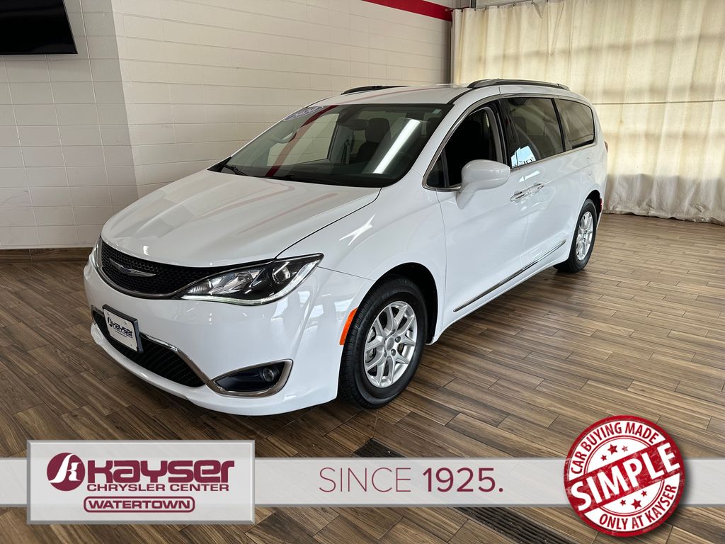 2020 Chrysler Pacifica Touring L's photo