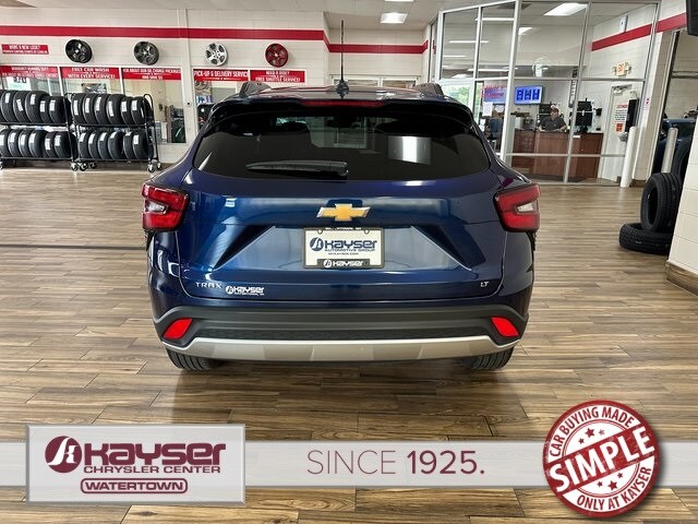 2024 Chevrolet Trax LT photo 4