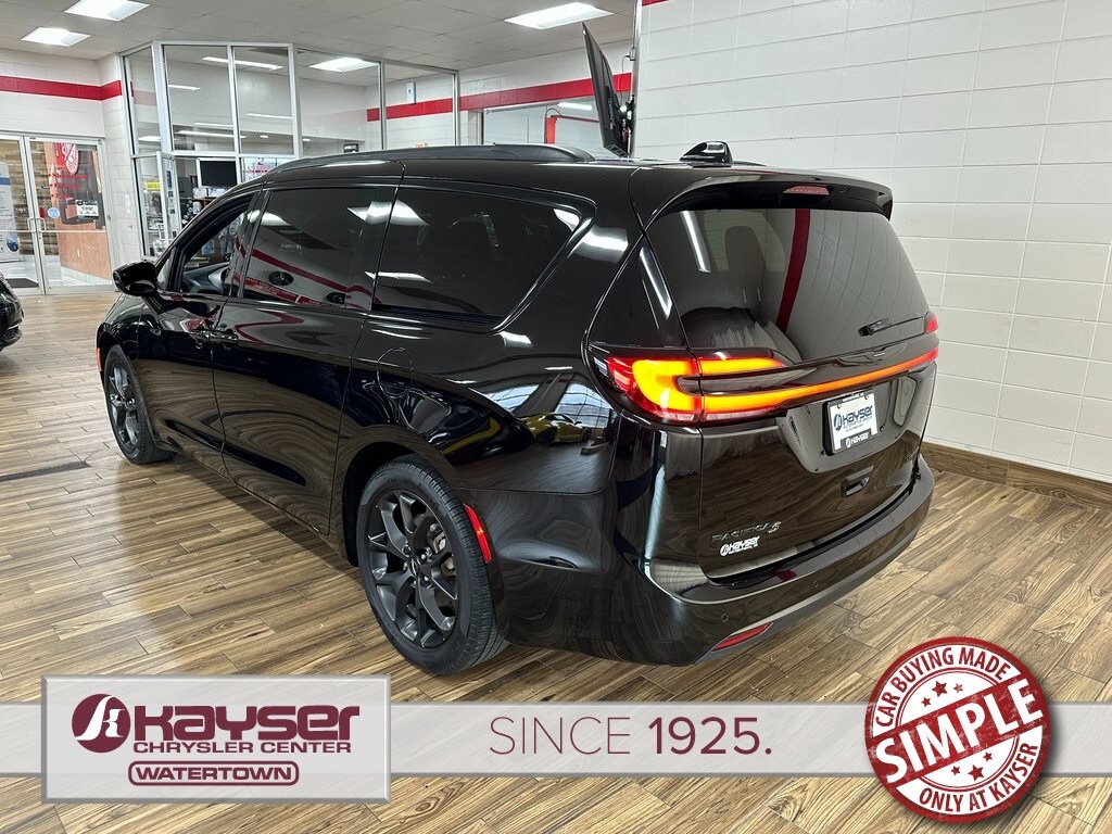 2025 Chrysler Pacifica Limited photo 2