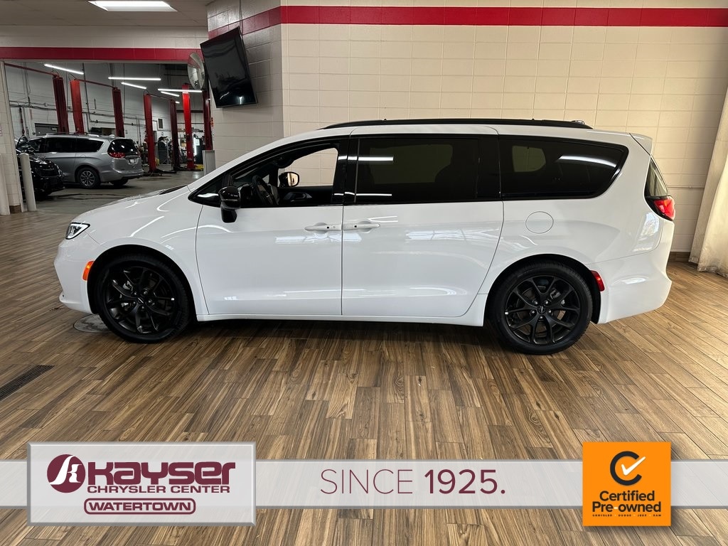 Certified 2025 Chrysler Pacifica Limited Van Passenger Van