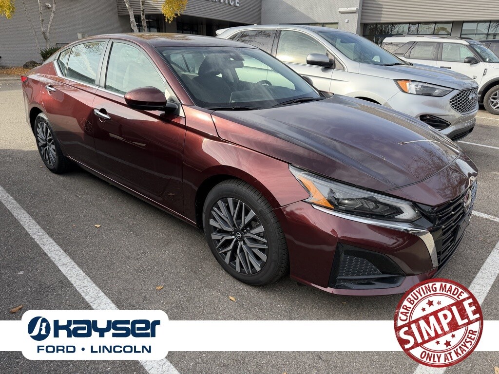 Used 2023 Nissan Altima 2.5 SV Sedan