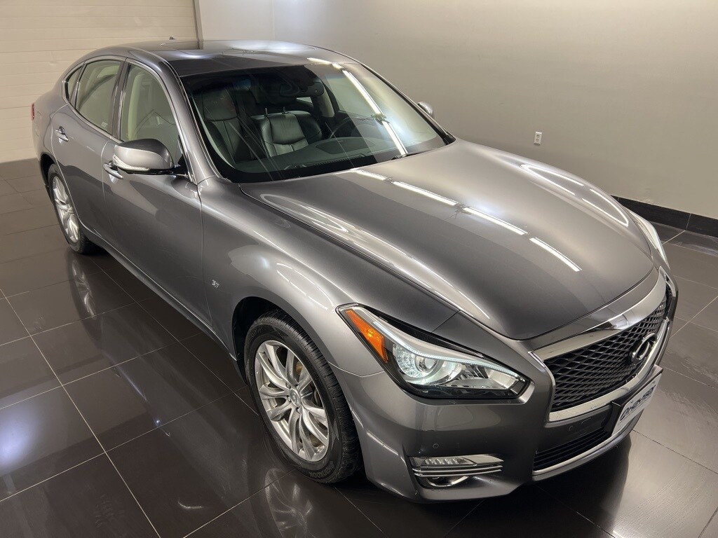 Used 2015 INFINITI Q70 3.7 Sedan
