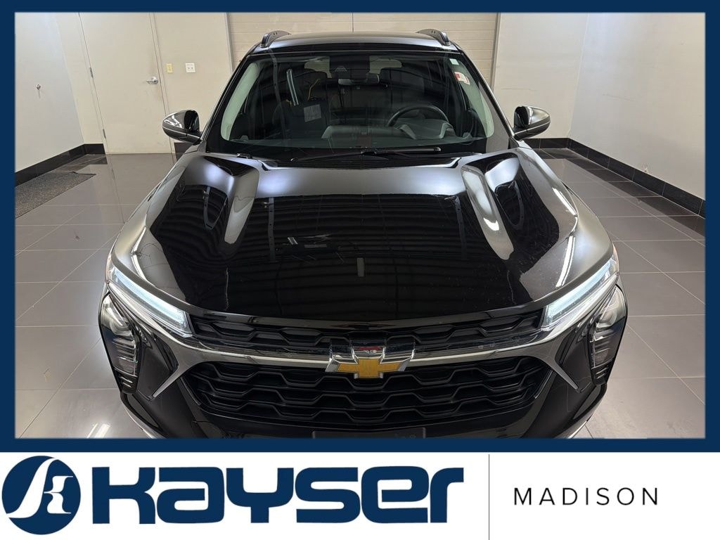 Used 2025 Chevrolet Trax LT SUV