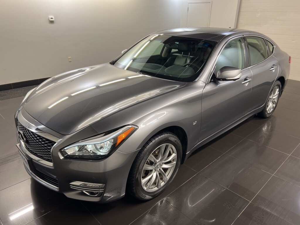 Used 2015 INFINITI Q70 3.7 Sedan