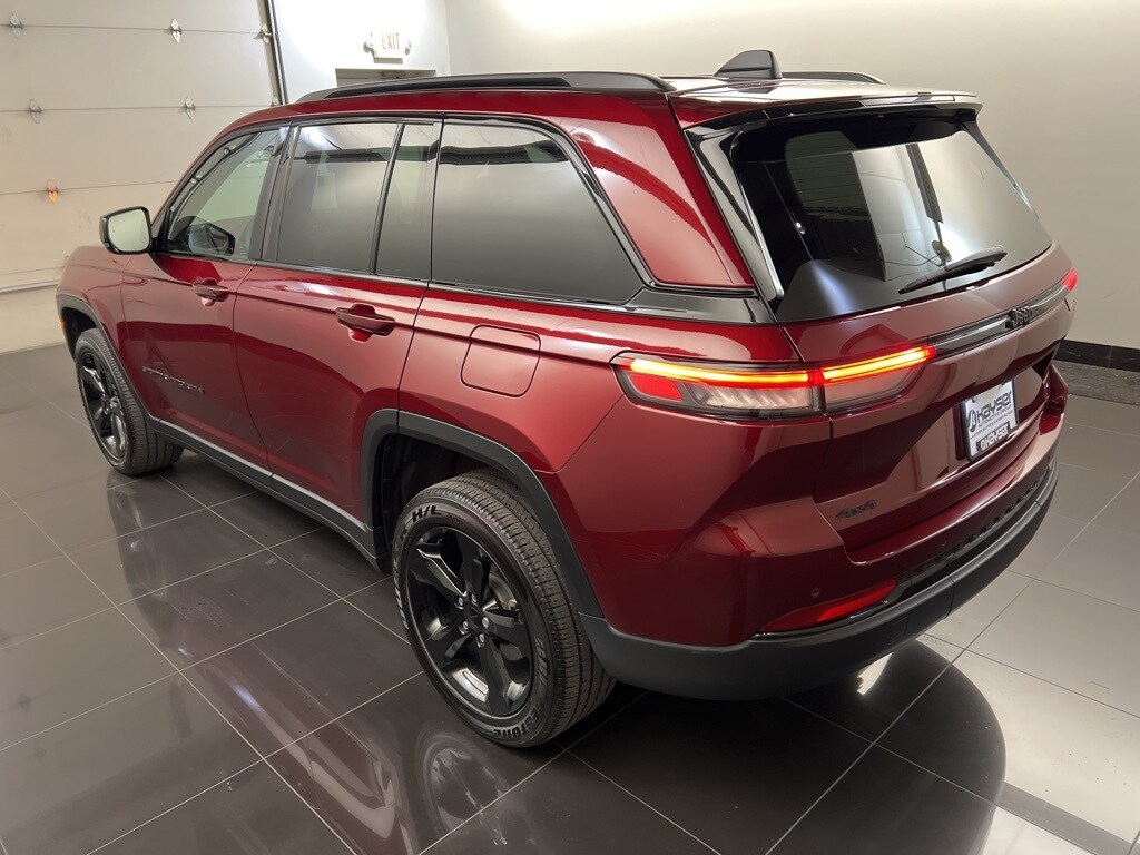 Used 2023 Jeep Grand Cherokee Laredo SUV