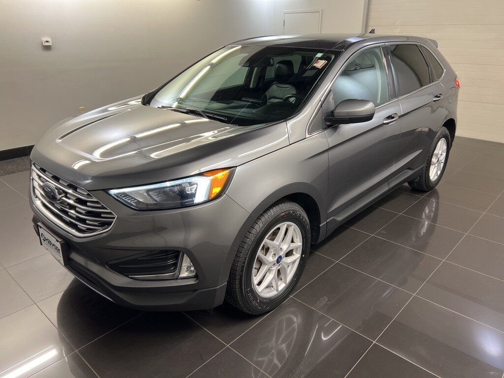 2022 Ford Edge SEL photo 3