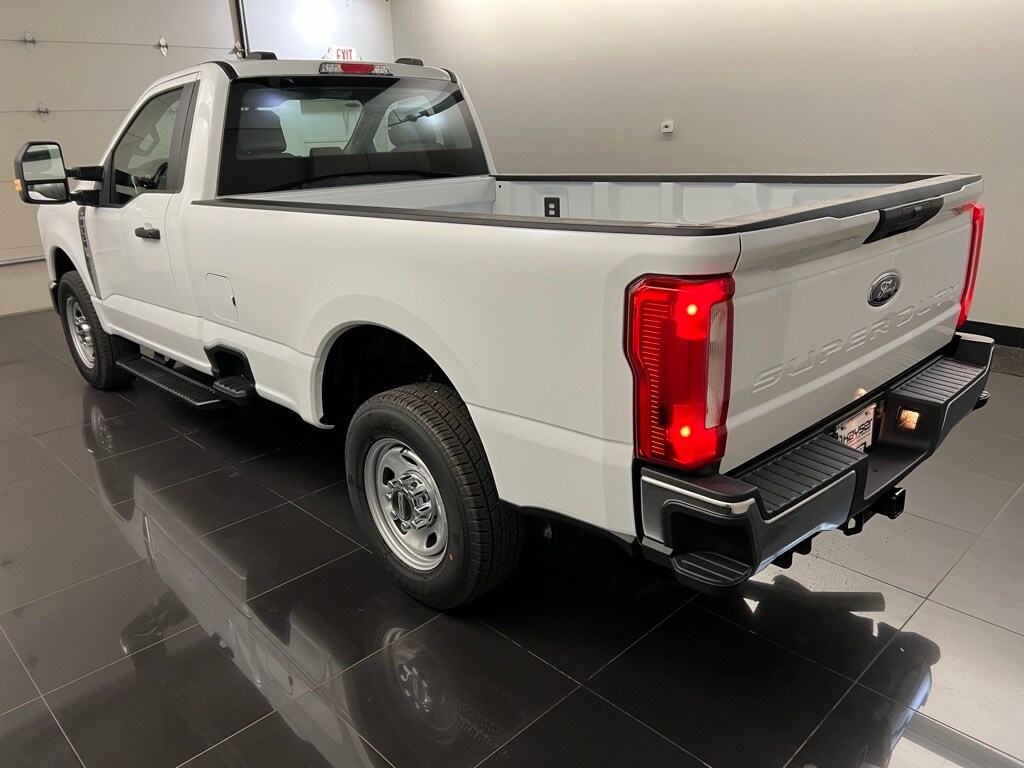 2026 Ford F-350 XL photo 4