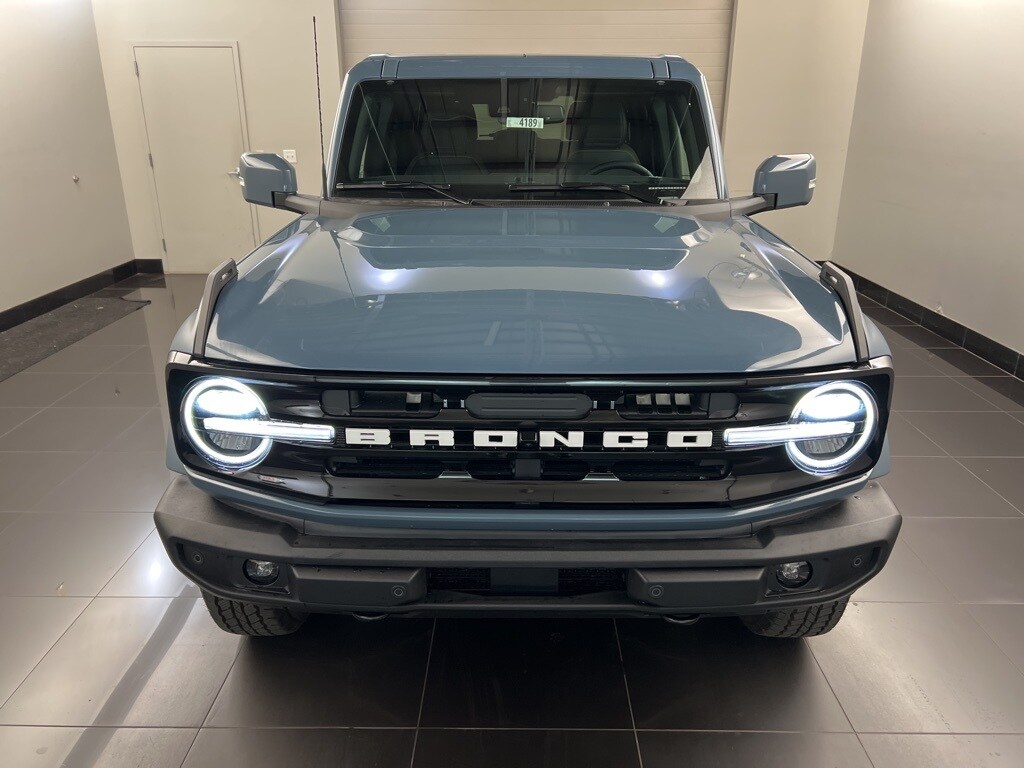 2025 Ford Bronco Outer Banks photo 2