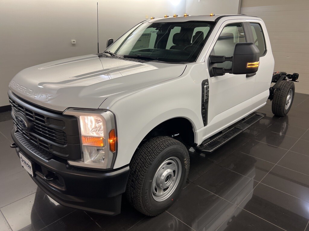 2025 Ford F-250 XL photo 3