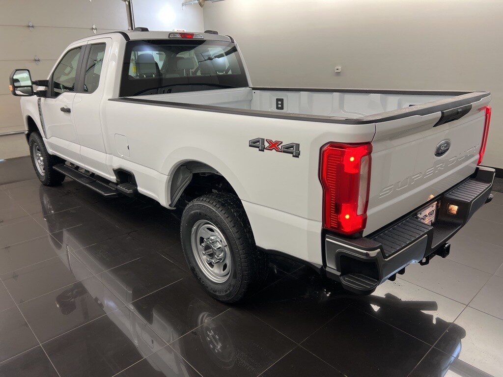 2025 Ford F-350 XL photo 4