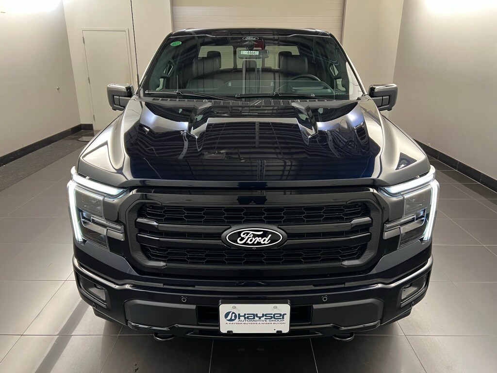 2025 Ford F-150 Lariat photo 2