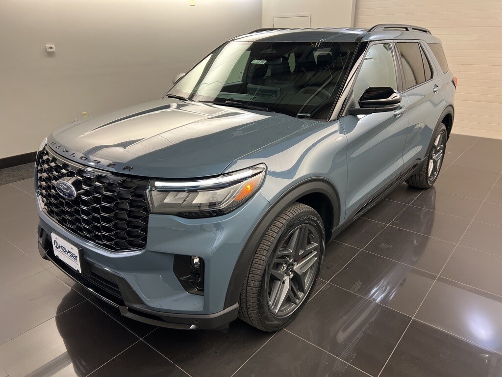 2026 Ford Explorer ST-Line photo 3