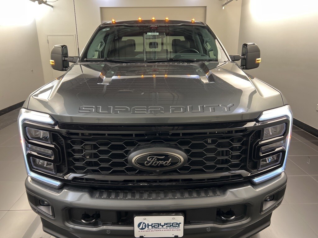 2026 Ford F-350 Lariat photo 2