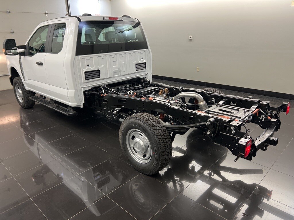 2025 Ford F-250 XL photo 4