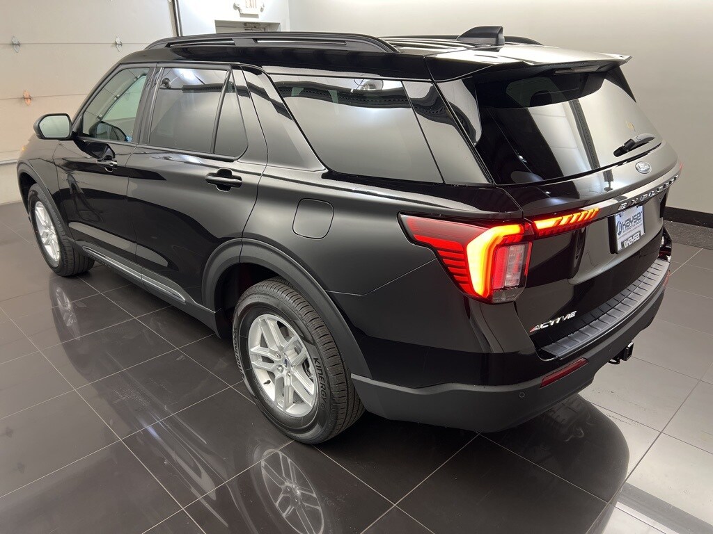 2025 Ford Explorer photo 4
