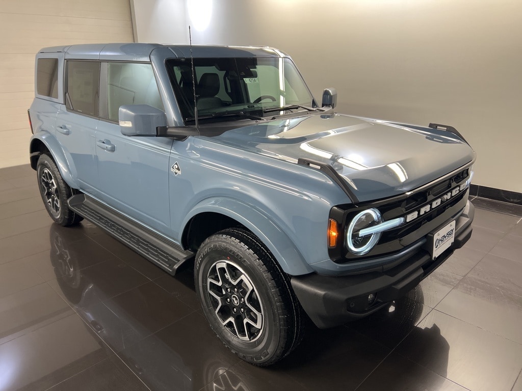 2025 Ford Bronco 4-Door Outer Banks's photo