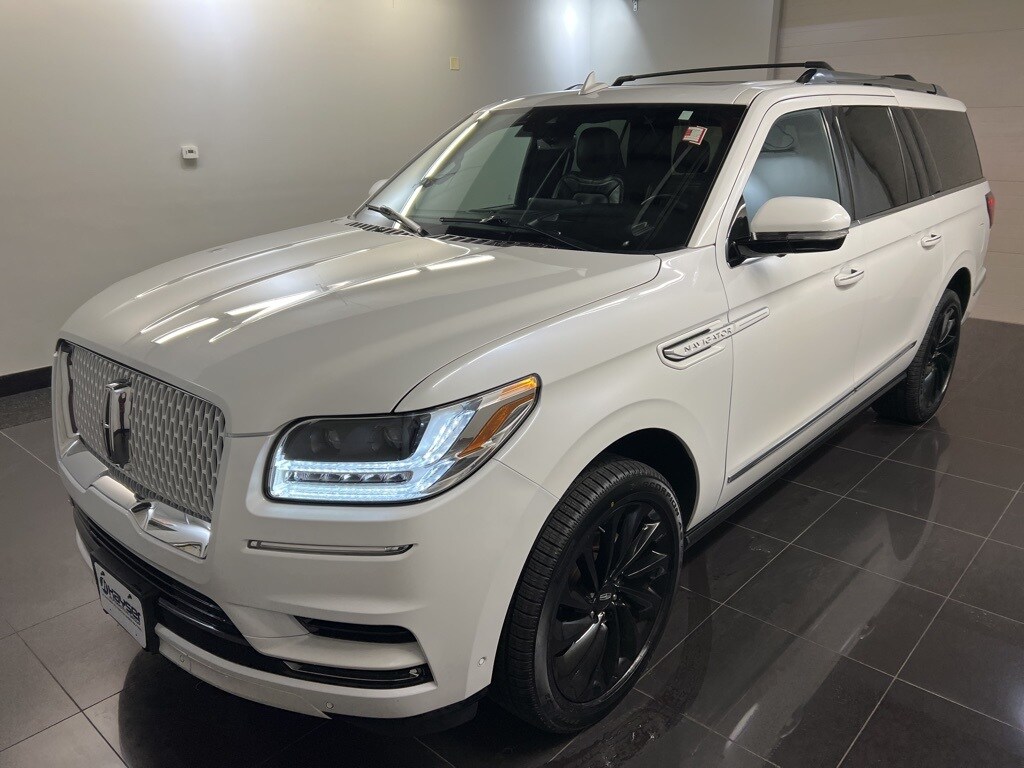 2020 Lincoln Navigator L Reserve photo 3