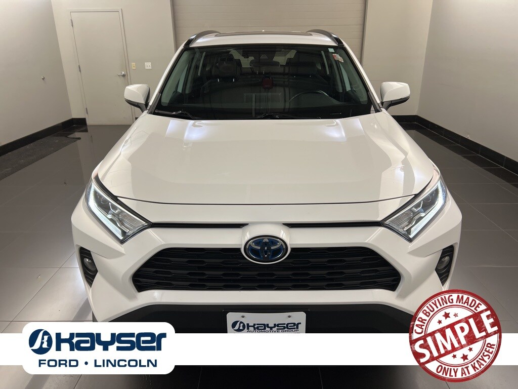 2019 Toyota RAV4 Hybrid XLE photo 2