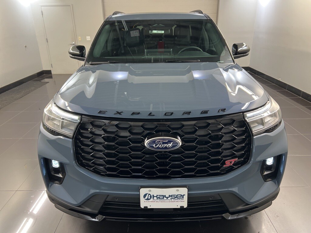2026 Ford Explorer ST photo 2