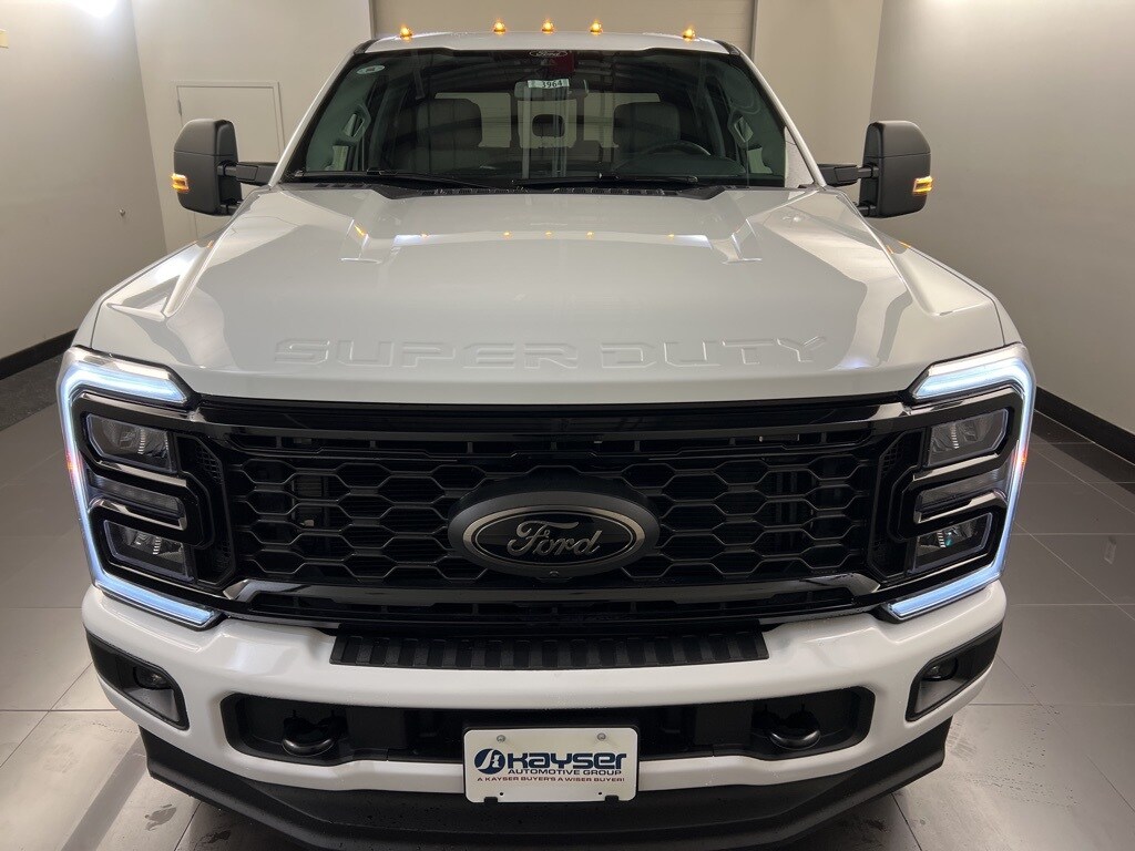 2025 Ford F-350 XLT photo 2