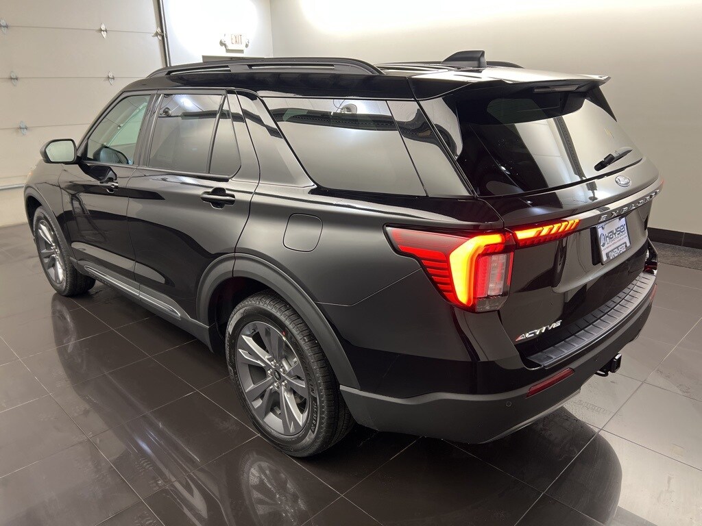 2025 Ford Explorer photo 4