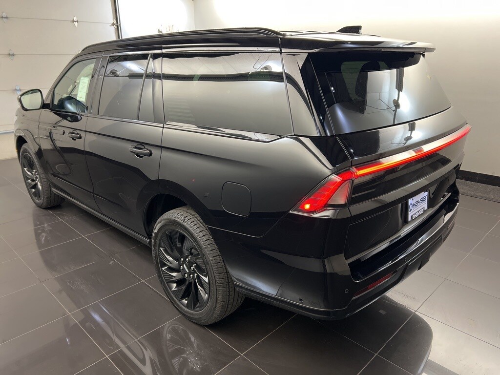 2025 Lincoln Navigator Reserve photo 2