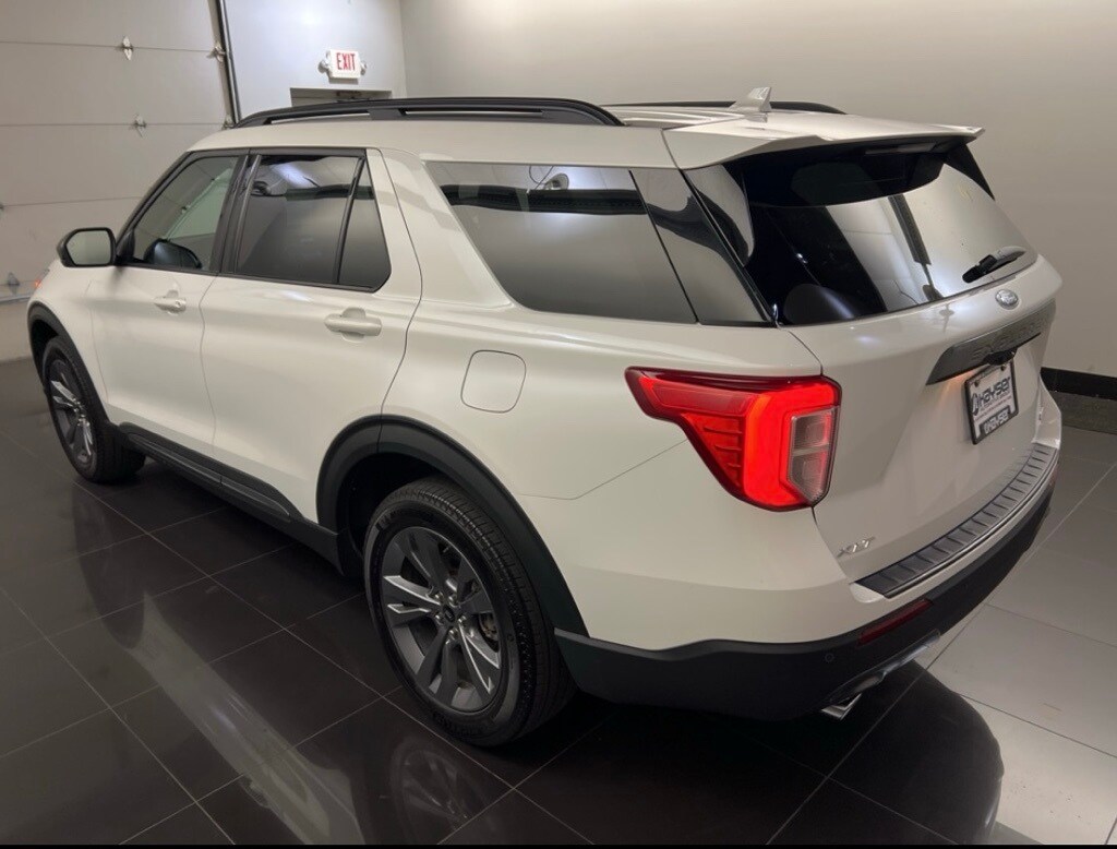 2023 Ford Explorer XLT photo 2