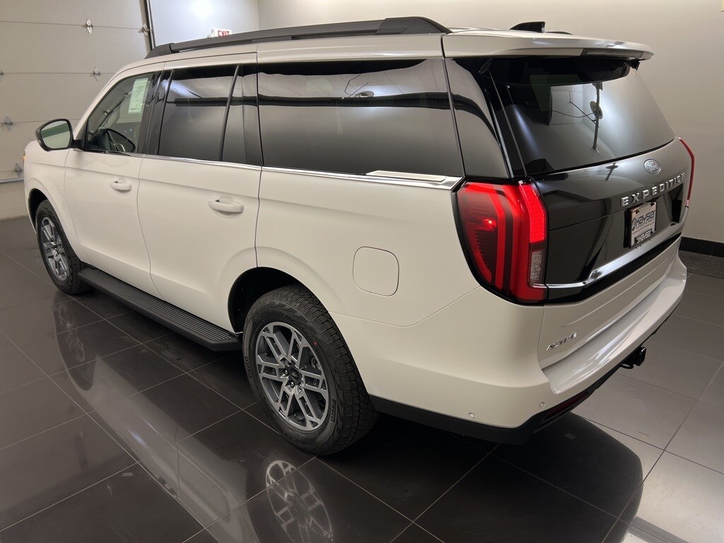 2025 Ford Expedition photo 4
