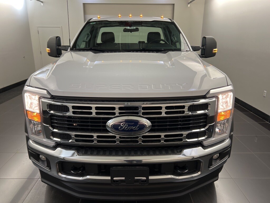 2025 Ford F-550 XL photo 2