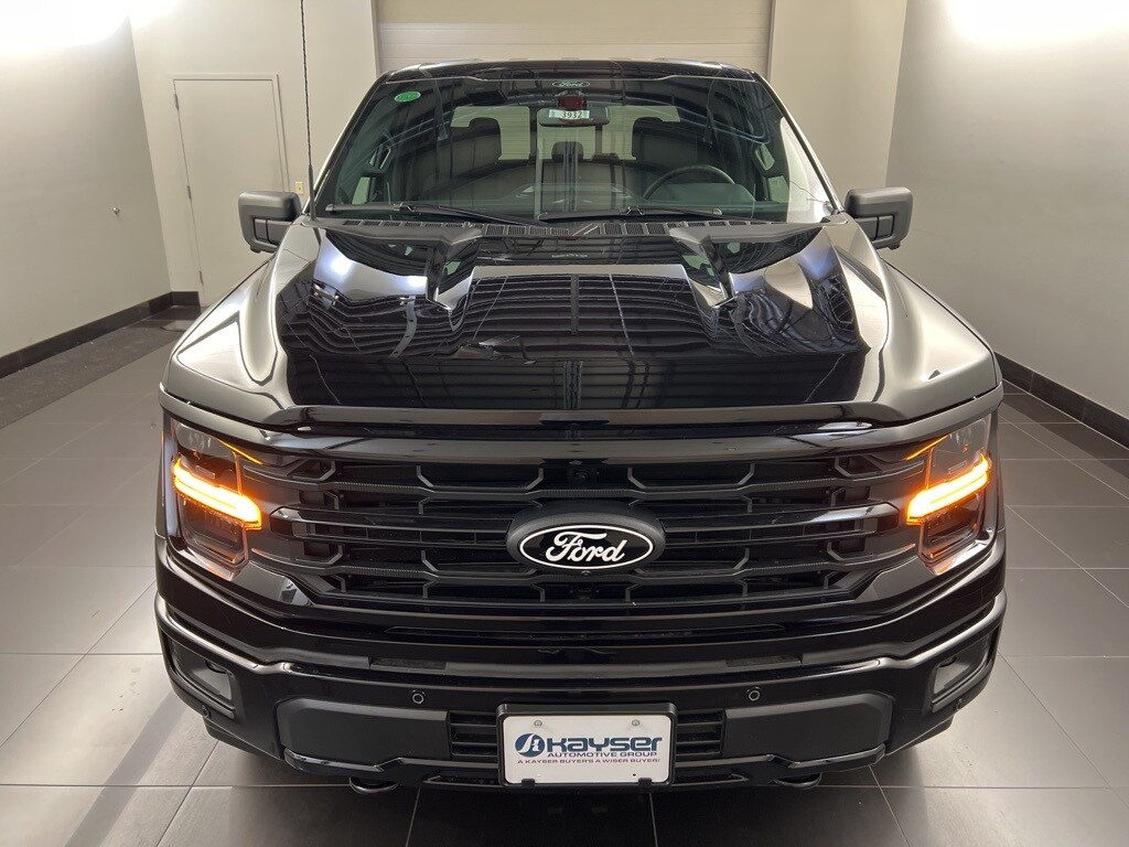 2025 Ford F-150 XLT photo 2