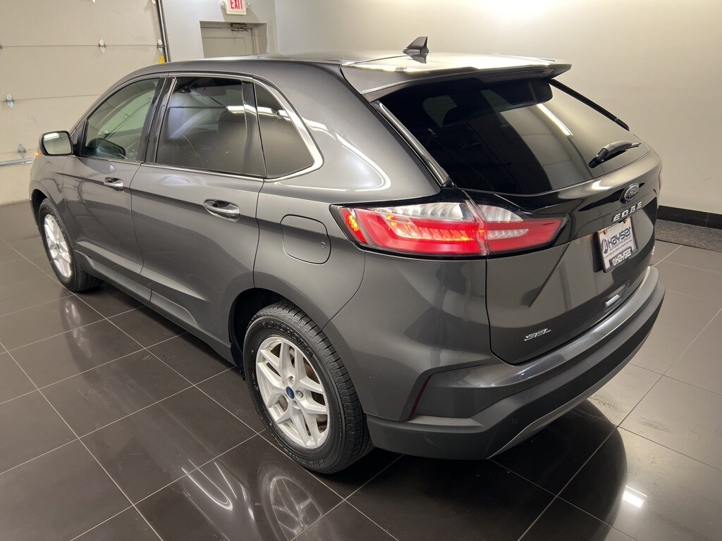 2022 Ford Edge SEL photo 4