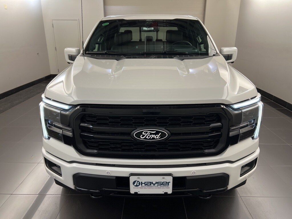 2025 Ford F-150 Lariat photo 2