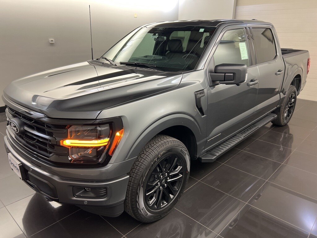 2025 Ford F-150 XLT photo 3