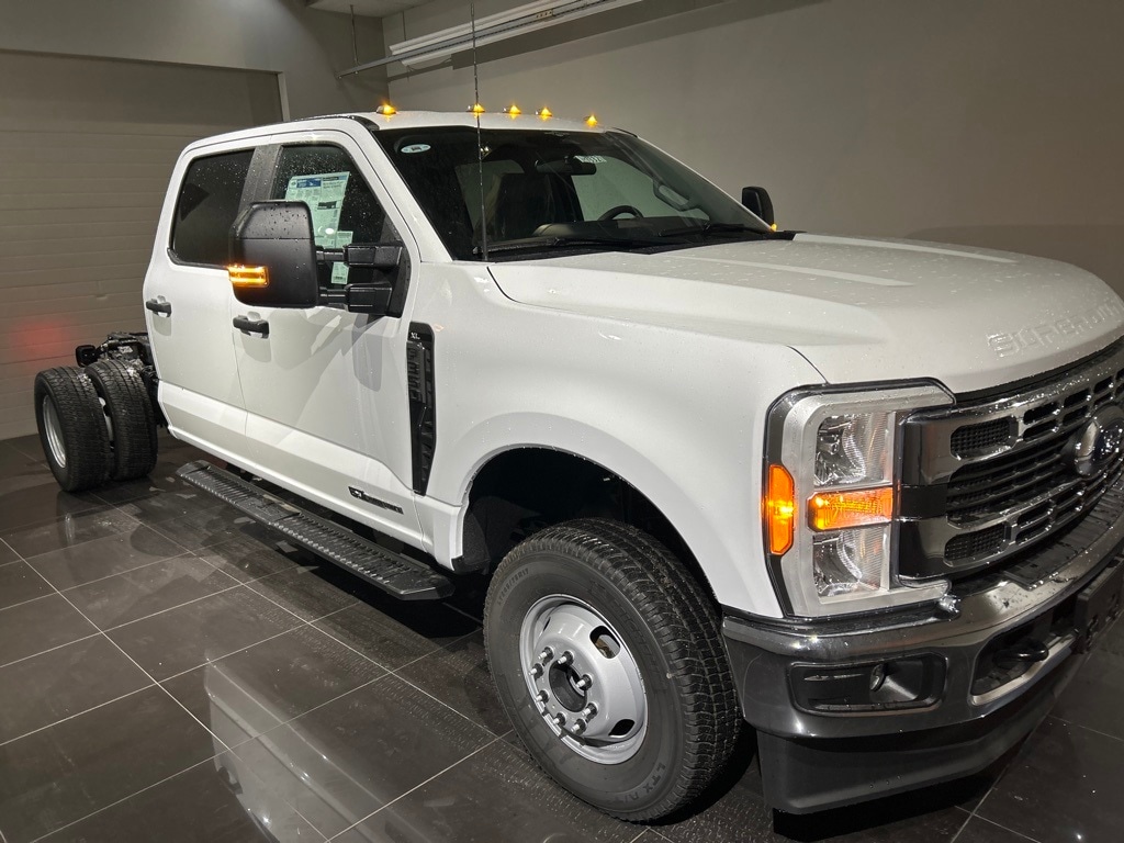 2023 Ford F-350 Chassis XL Truck Crew Cab
