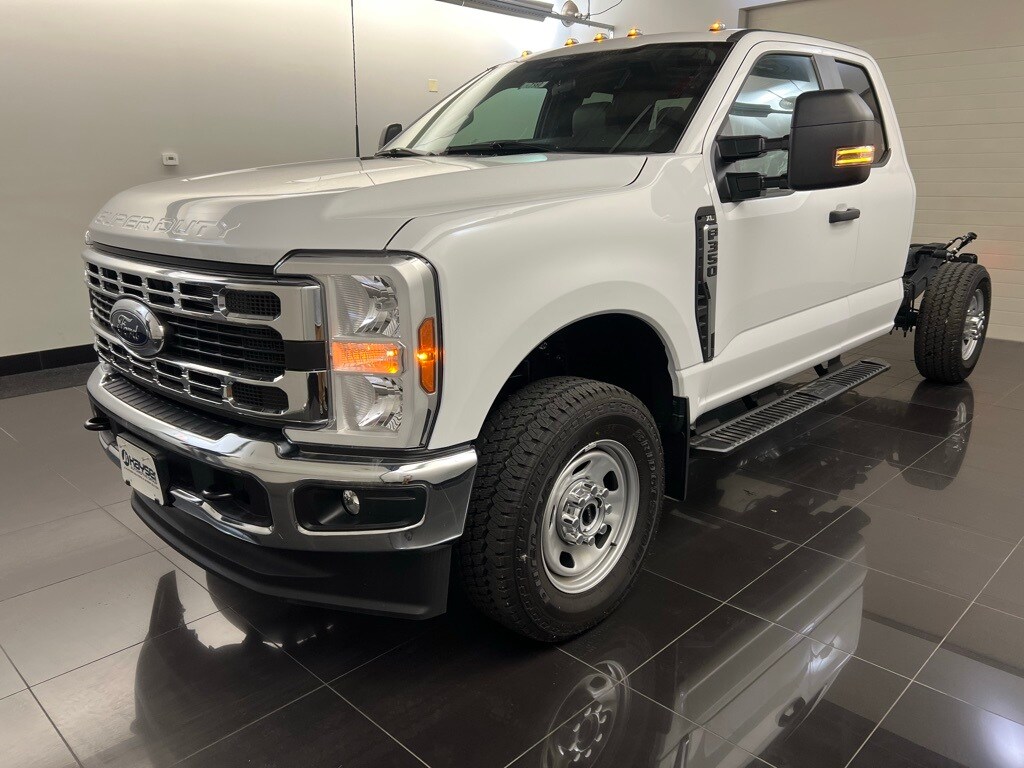 2024 Ford F-350 XL photo 3