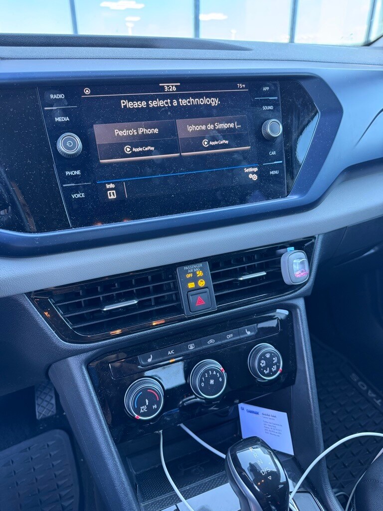 2023 Volkswagen Taos SE photo 2