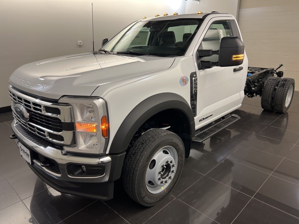 2025 Ford F-550 XL photo 3