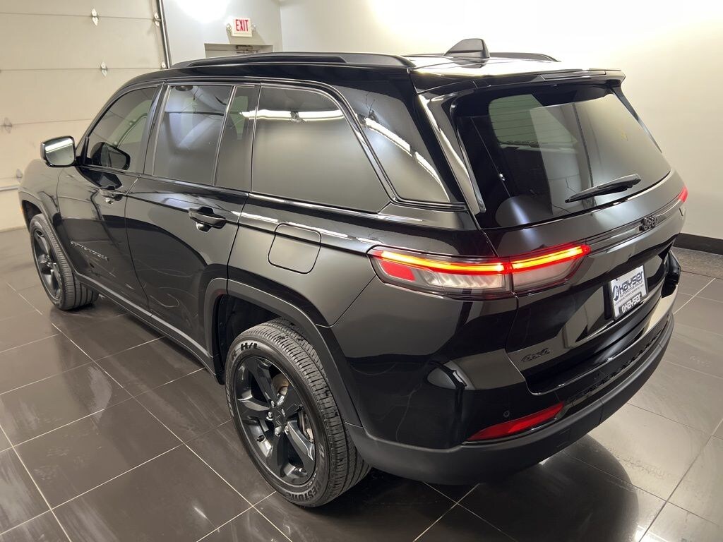 Used 2025 Jeep Grand Cherokee Altitude SUV
